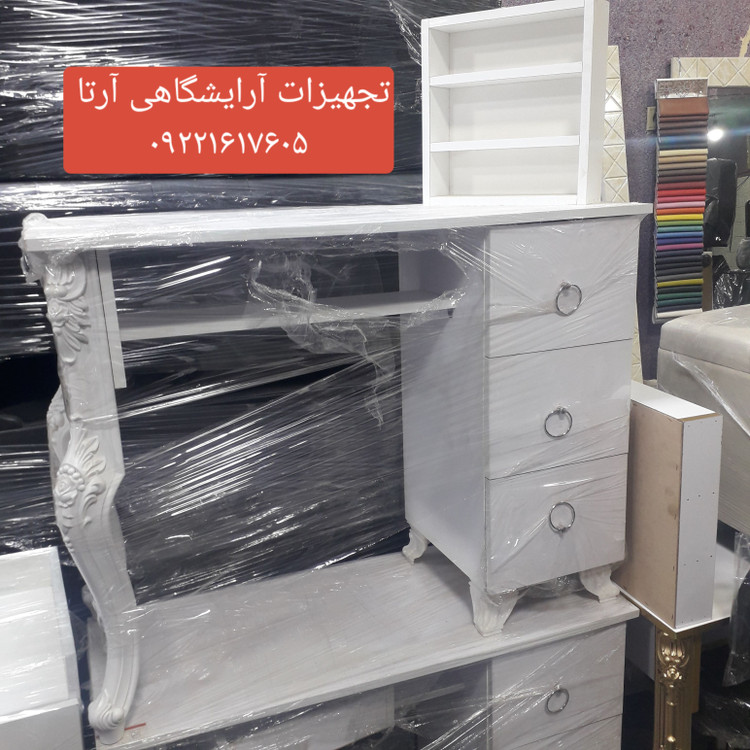 میزناخن پایه هخامنشی همراه با استند لاک