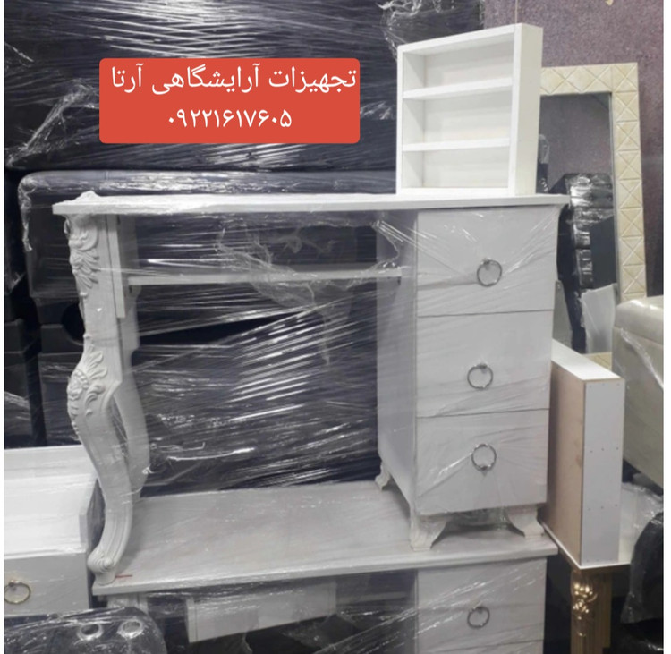 میزناخن همراه با استند لاک