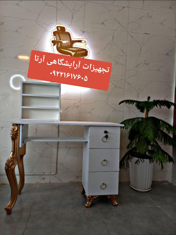 میزناخن همراه با استند لاک